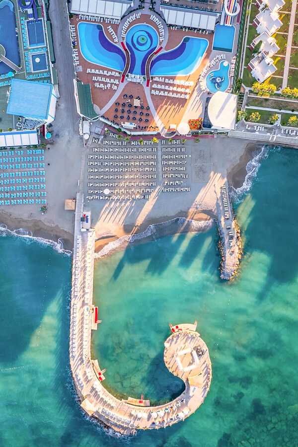 Azura Deluxe Hotel
